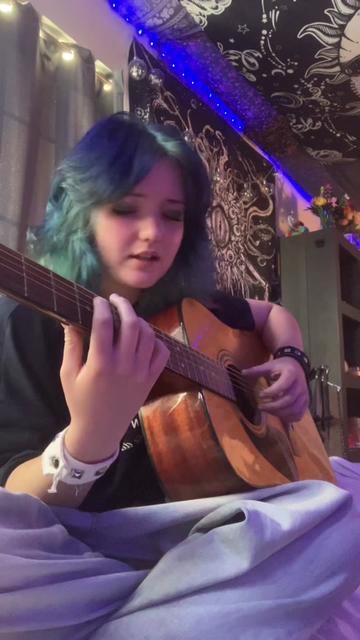 @Julez 🙀 🎸