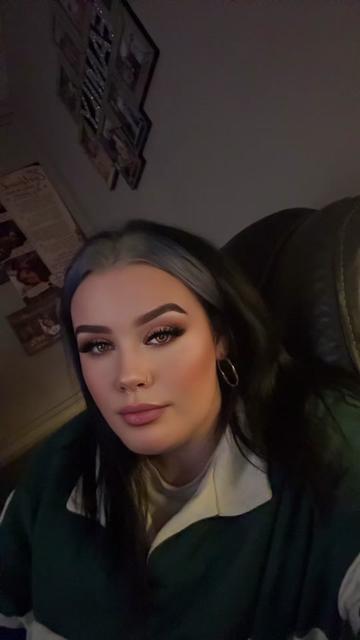 @Hollie🏳️🌈