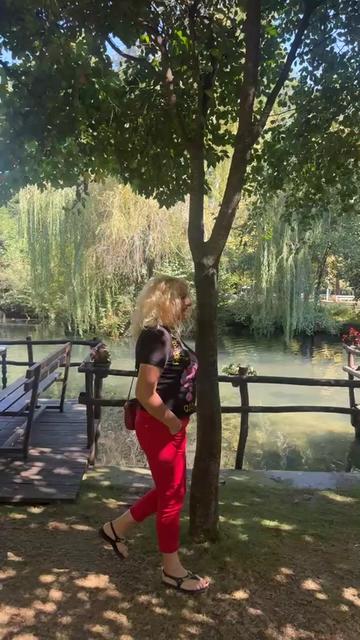 @valbona