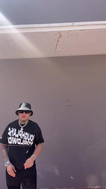 @JeyOne