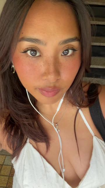 @JULIA QUYNH