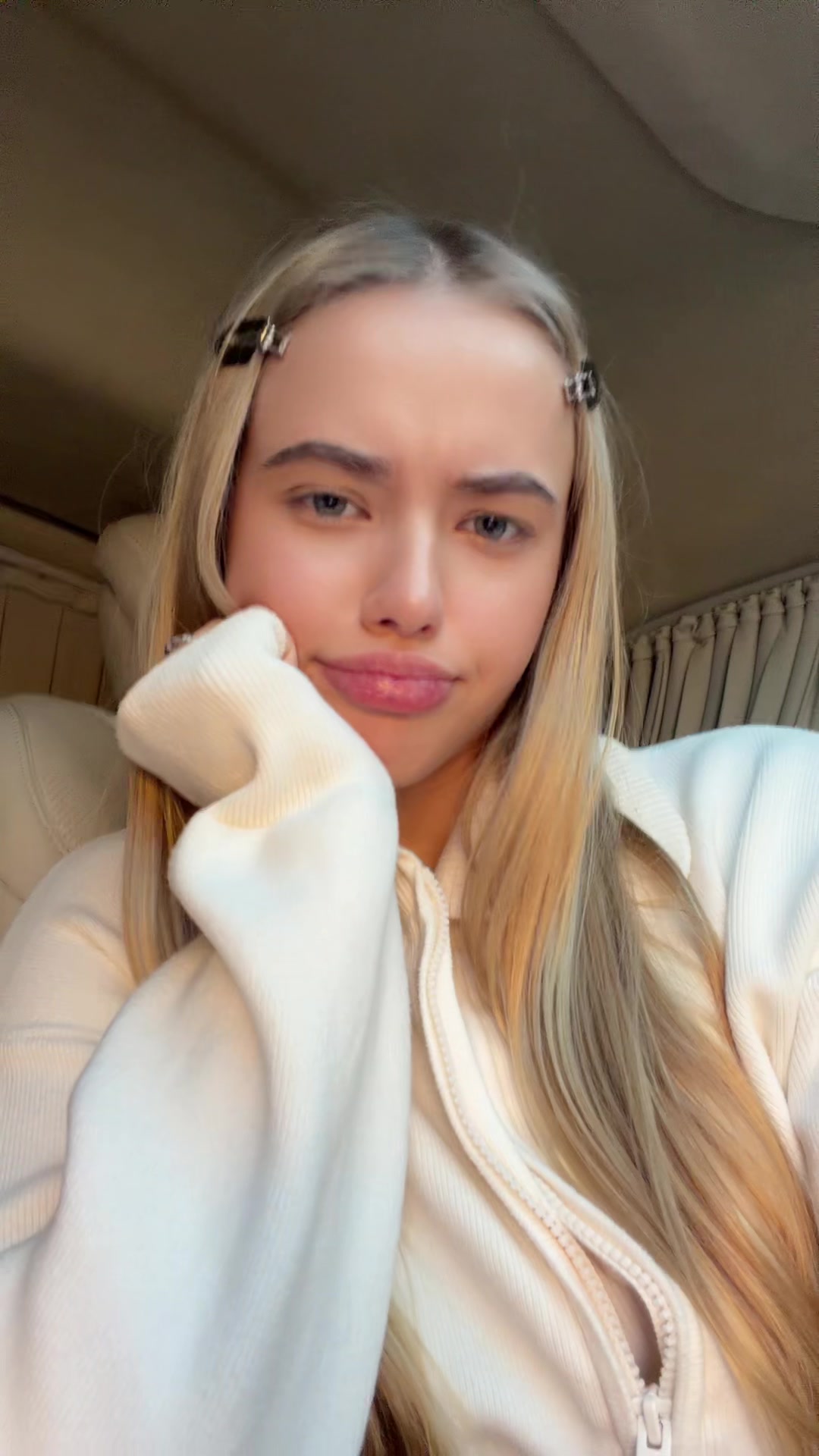 @тгк: Анечка🎀🖤