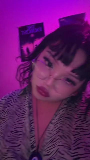 @𝙘𝙝𝙡𝙤𝙚 𝙠𝙚𝙣𝙙𝙞 🖤🇻🇳