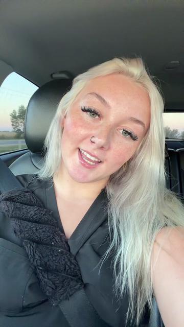 @whatthehellie02