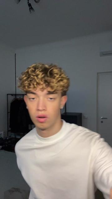 @𝓨 𝓛 𝓘 𝓐 𝓝💎