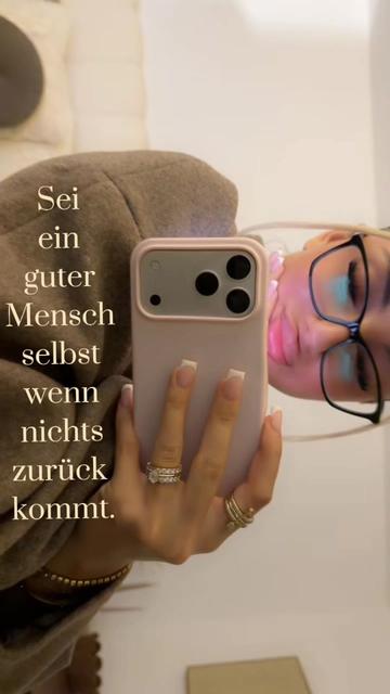 @𝑒𝓁𝓃𝒶𝓏♡