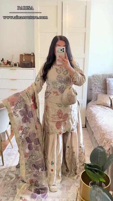 @Aina__couture