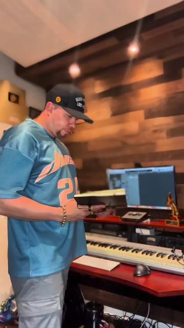 @Alex Zurdo Music 🐥
