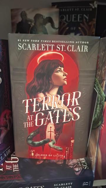 @coralbookreads
