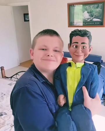@weirdtvcringe
