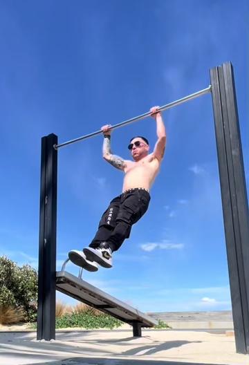 @5FootMike