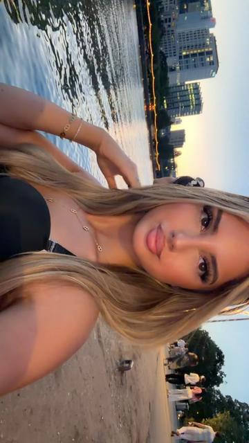 @𝑒𝓁𝓃𝒶𝓏♡