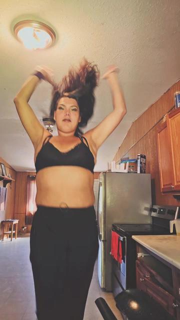 @MsLittleAnna