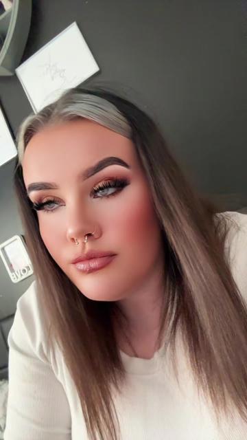 @Hollie🏳️🌈