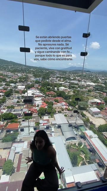 @M A R 🏝️