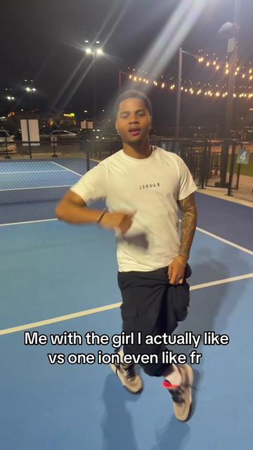 @_deewho