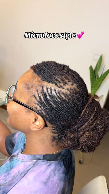 @FEMALE BARBER/LOCTICIAN IN LAG