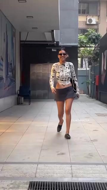@nia Sharma