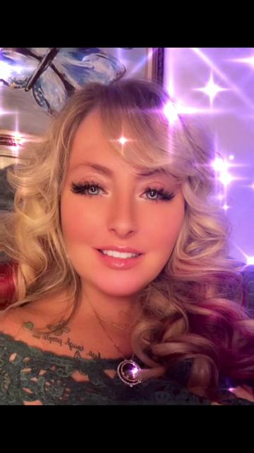 @𝓒𝓱𝓮𝓻𝓻𝔂🍒🦋་💜🚀👑