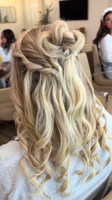 @Hayli Moore | Hairstylist