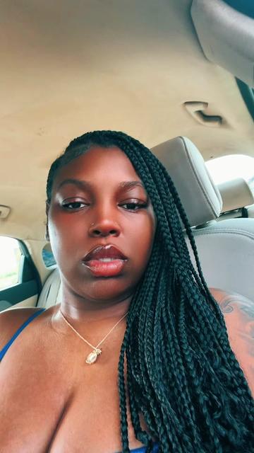 @SheTinkUnique🌻