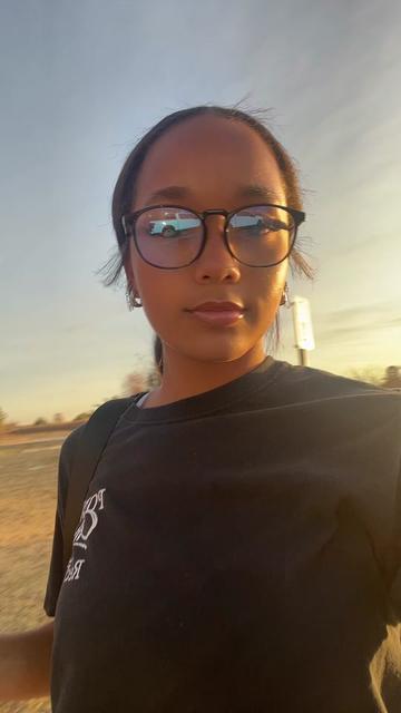 @😅