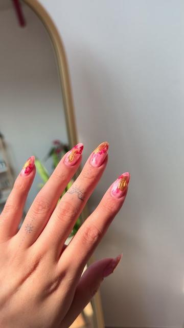 @Abouthernails