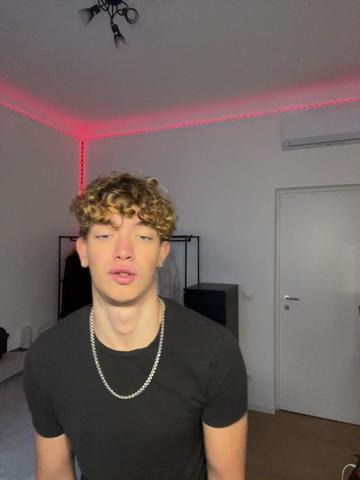 @𝓨 𝓛 𝓘 𝓐 𝓝💎
