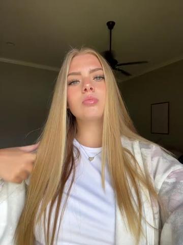 @julinextdoor