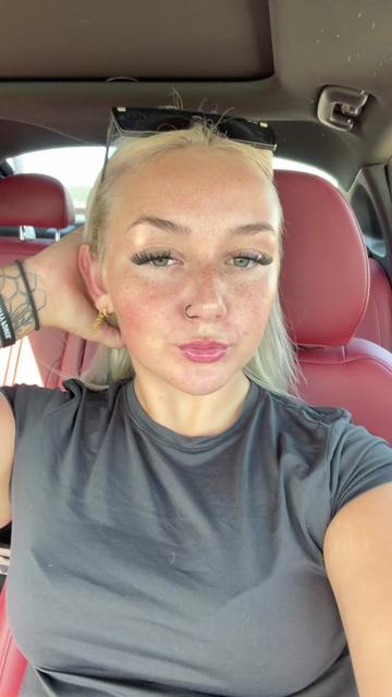@whatthehellie02