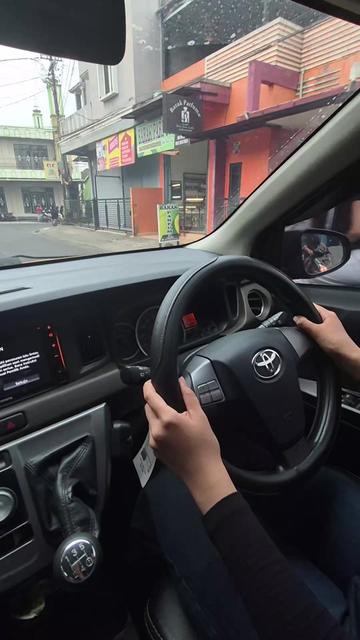 @Guru mengemudi | Helmi