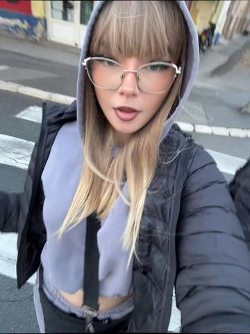 @comi