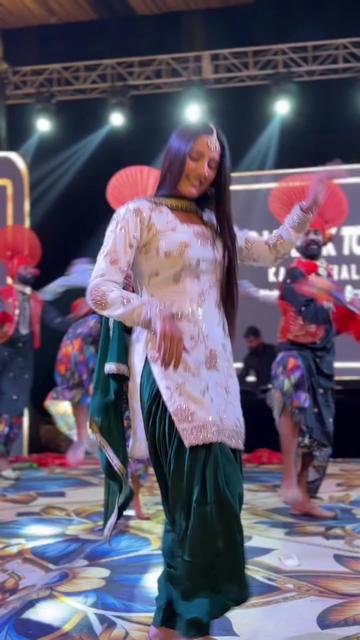 @Aj_Malika011