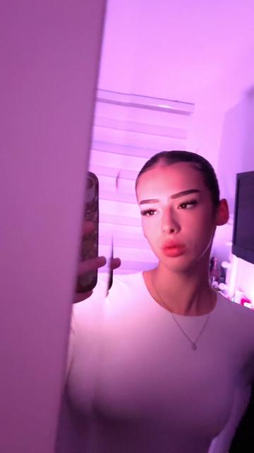 @𝐢𝐯𝐨𝐧𝐢𝐜𝐚