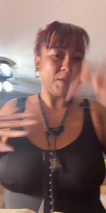 @QueenRosita