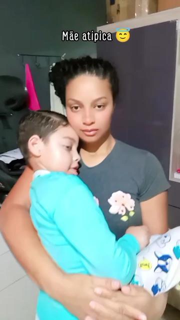 @m&atilde;e at&iacute;pica oficial