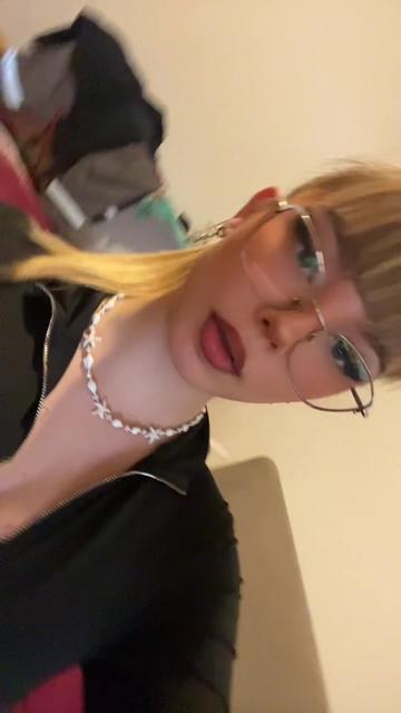 @comi
