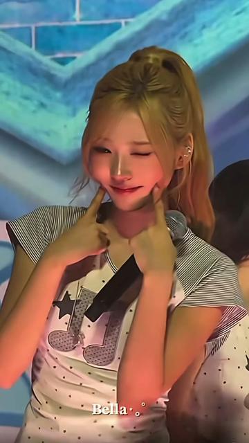 @𝐁𝐞𝐥𝐥𝐚⋆｡˚