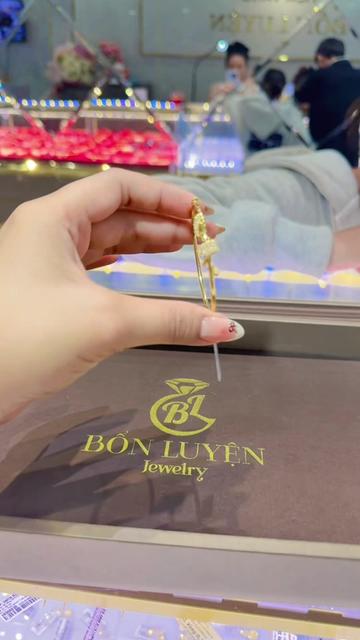 @Bốn Luyện Jewelry