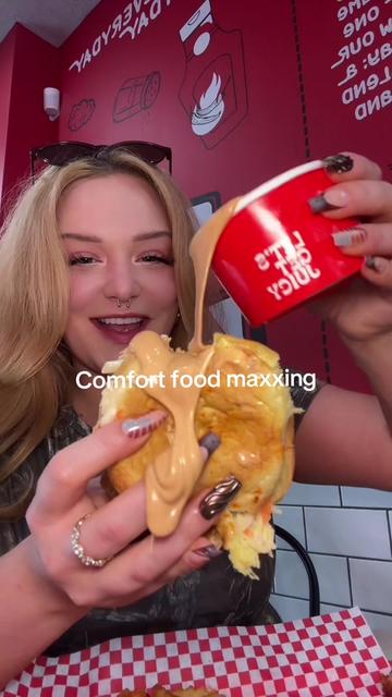 @eating with holly ⊹ ࣪ ˖ 🍜