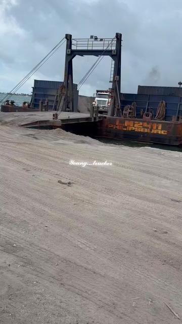 @𝓨𝓸𝓾𝓷𝓰._.𝓽𝓻𝓾𝓬𝓴𝓮𝓻