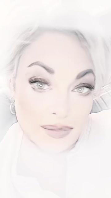 @Pepper_Lynne