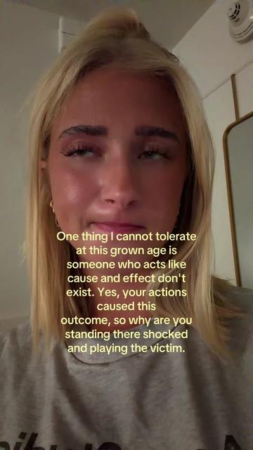 @theelliebarker