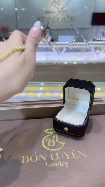 @Bốn Luyện Jewelry