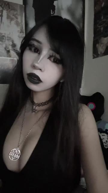 @𝔇𝔞𝔫𝔦𝔢𝔩𝔩𝔞 🧛🏻&zwj;♀️🦇