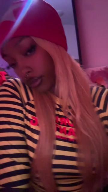 @La'Nae Bae
