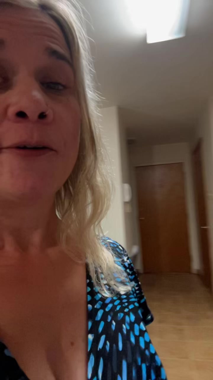 @Hotmomvibes