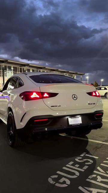 @Mercedes Lounge