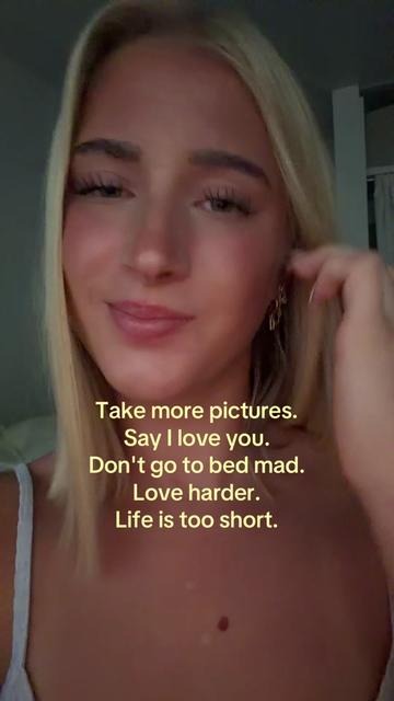 @theelliebarker