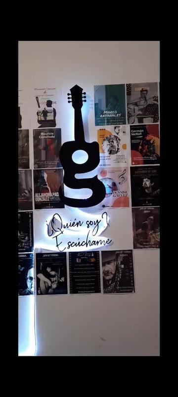 @Qui&eacute;n soy? Esc&uacute;chame...